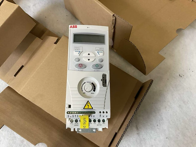 Abb acs150-03u-01a2-4 frequentieregelaar (2x) - afbeelding 2 van  9