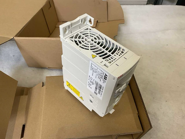 Abb acs150-03u-01a2-4 frequentieregelaar (2x) - afbeelding 6 van  9