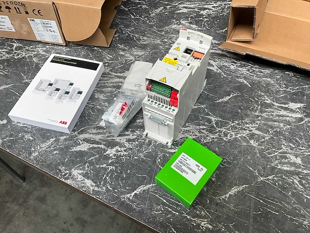 Abb acs355-03e-06a7-2 frequentieregelaar (3x) - afbeelding 2 van  8