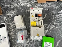 Abb acs355-03e-06a7-2 frequentieregelaar (3x) - afbeelding 3 van  8