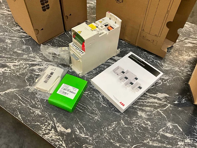Abb acs355 j404bop frequentieregelaar (3x) - afbeelding 1 van  9