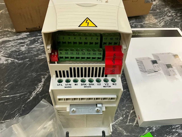 Abb acs355 j404bop frequentieregelaar (3x) - afbeelding 3 van  9