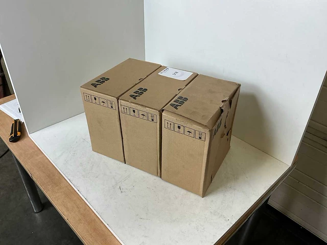 Abb acs380-040n-03a7-1 frequentieregelaar (3x) - afbeelding 2 van  9
