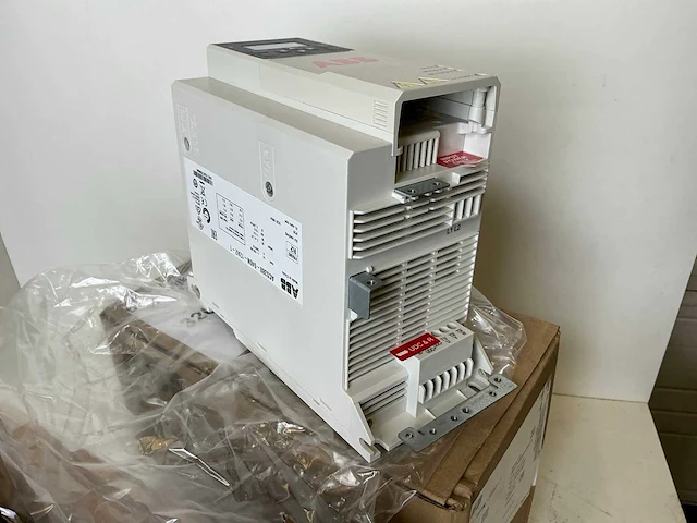 Abb acs380-040n-12a2-1 frequentieregelaar (2x) - afbeelding 4 van  8