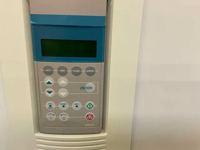 Abb acs607-0100-3 frequentieregelaar - afbeelding 10 van  13