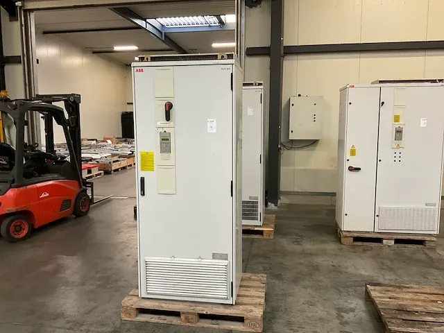 Abb acs607 schakelkast met frequentieregelaar - afbeelding 1 van  9