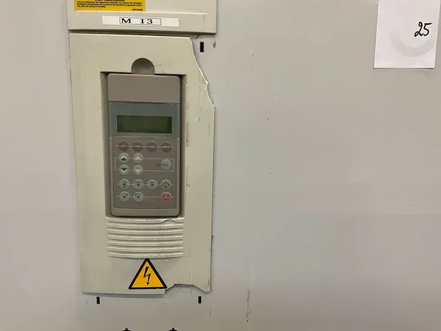 Abb acs607 schakelkast met frequentieregelaar - afbeelding 10 van  11