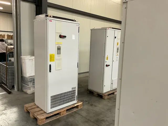 Abb acs607 schakelkast met frequentieregelaar - afbeelding 1 van  12