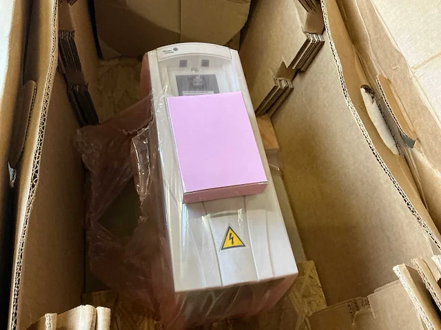 Abb / johnson controle ayk550-uh-08a8-4+k465+p918 frequentieregelaar - afbeelding 3 van  8