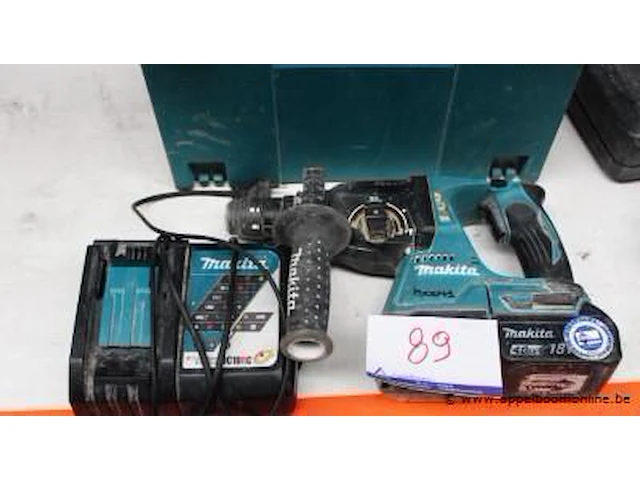 Accu boorhamer makita dhr243, vv lader, werking niet gekend - afbeelding 1 van  2