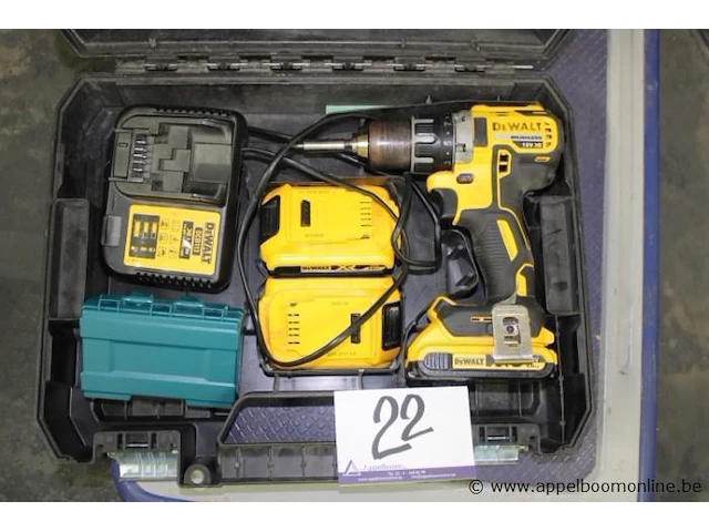 Accu boormachine dewalt compleet met 3 batterijen en oplader - afbeelding 1 van  1