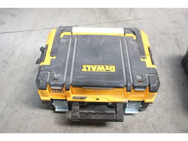 Accu boormachine dewalt dcd795 en sorteerbox - afbeelding 8 van  12