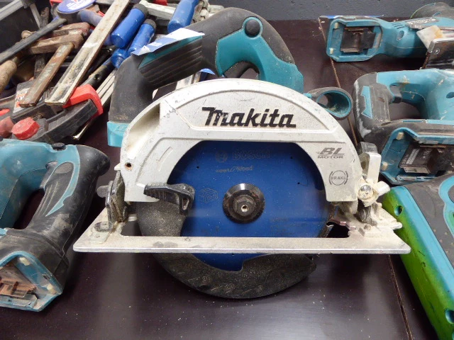 Accu cirkelszaag makita - afbeelding 1 van  3