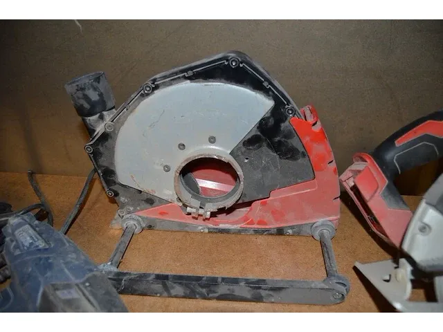 Accu cirkelzaag milwaukee m18blc66 zonder accu, opzetstuk voor cirkelzaag voor aansluiting stofzuiger, warmluchtpistool ferm ham1018, elektrische wipzaag x-kraft xk-610fb-js-f - afbeelding 4 van  13
