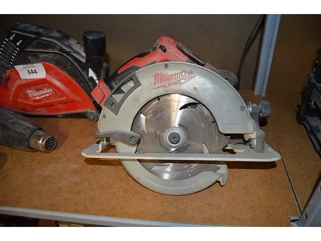 Accu cirkelzaag milwaukee m18blc66 zonder accu, opzetstuk voor cirkelzaag voor aansluiting stofzuiger, warmluchtpistool ferm ham1018, elektrische wipzaag x-kraft xk-610fb-js-f - afbeelding 1 van  13