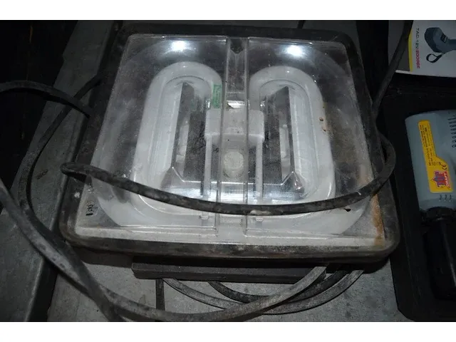 Accu compressor tofcraft xyz 185 in koffer met lader, frees ferm fbf6e, werflamp (17,20,22) - afbeelding 3 van  7