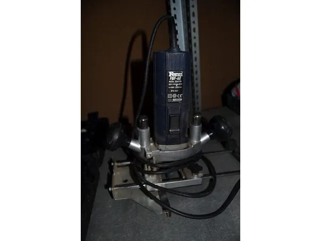 Accu compressor tofcraft xyz 185 in koffer met lader, frees ferm fbf6e, werflamp (17,20,22) - afbeelding 6 van  7