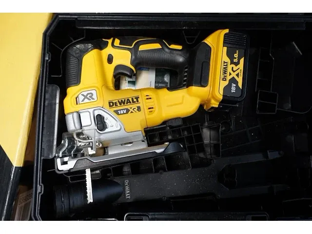 Accu decoupeerzaag dewalt - afbeelding 2 van  3