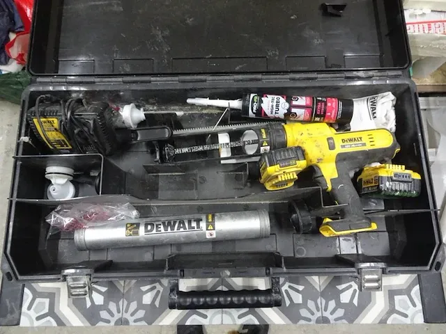 Accu kitspuit dewalt - afbeelding 1 van  5