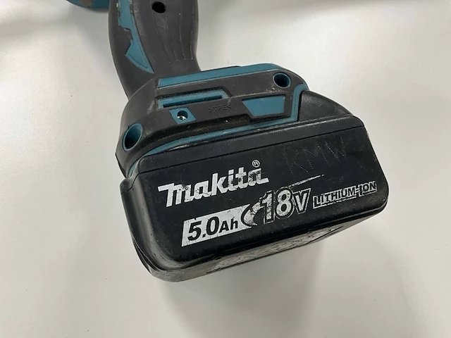Accu-kitspuit makita dcg180 + diversen - afbeelding 21 van  26