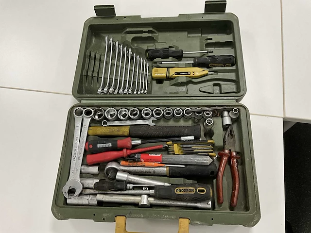 Accu-kitspuit makita dcg180 + diversen - afbeelding 22 van  26