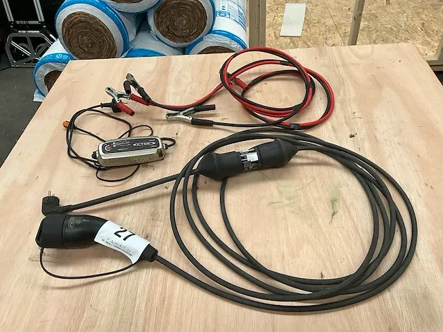 Accu laadkabel volvo, 12v acculader en startkabels - afbeelding 1 van  4