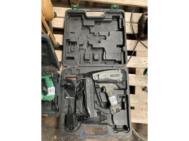 Accu nagelindrijver hitachi - afbeelding 1 van  3