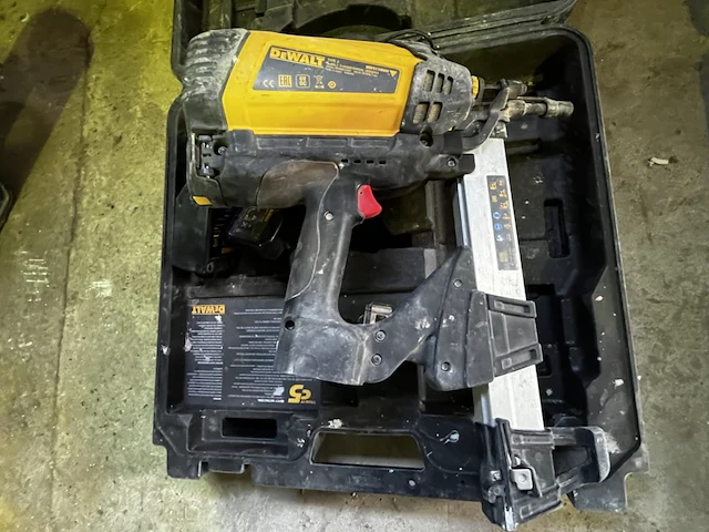 Accu nagelpistool dewalt d-655509 - afbeelding 2 van  5