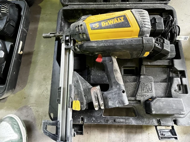 Accu nagelpistool dewalt d-655509 - afbeelding 2 van  5