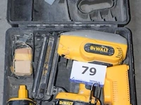 Accu nagelpistool dewalt, dc608 - afbeelding 1 van  2