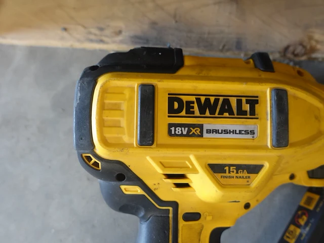 Accu nagelpistool dewalt - afbeelding 3 van  4