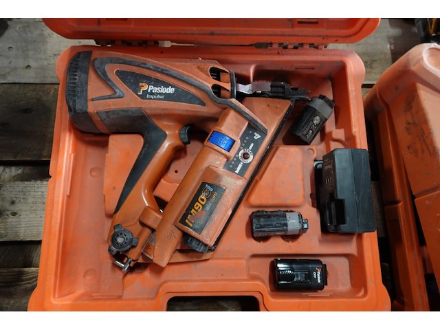 Accu nagelpistool paslode - afbeelding 1 van  2