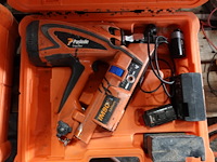 Accu nagelpistool paslode - afbeelding 1 van  2