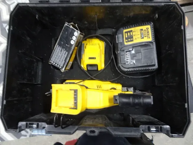 Accu nagelschieter dewalt - afbeelding 1 van  5