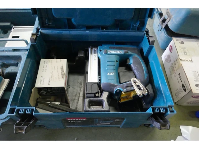 Accu nietmachine makita - afbeelding 1 van  4