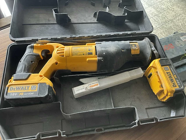 Accu reciprozaag dewalt dcs380 - afbeelding 1 van  7