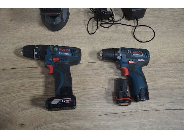 Accu schroefmachine bosch professional gsr 12v-15 met 2 accu en lader, accu schroefmachine bosch professional gsr 10,8v-ec (defect) met 2 accu en lader (b404) - afbeelding 3 van  8