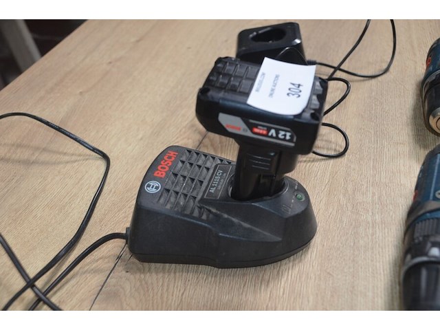 Accu schroefmachine bosch professional gsr 12v-15 met 2 accu en lader, accu schroefmachine bosch professional gsr 10,8v-ec (defect) met 2 accu en lader (b404) - afbeelding 6 van  8