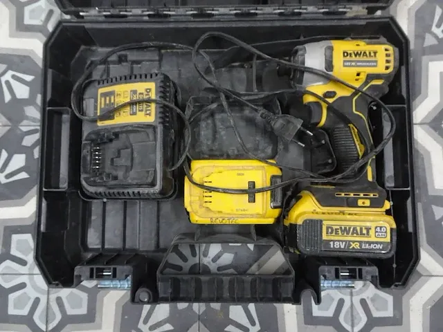Accu schroefmachine dewalt - afbeelding 1 van  2