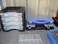 Accu schroefmachine kinzo met accu en lader , 2 tappensetten, dopsleutelset, 3 pvc vakken dozen - afbeelding 4 van  8