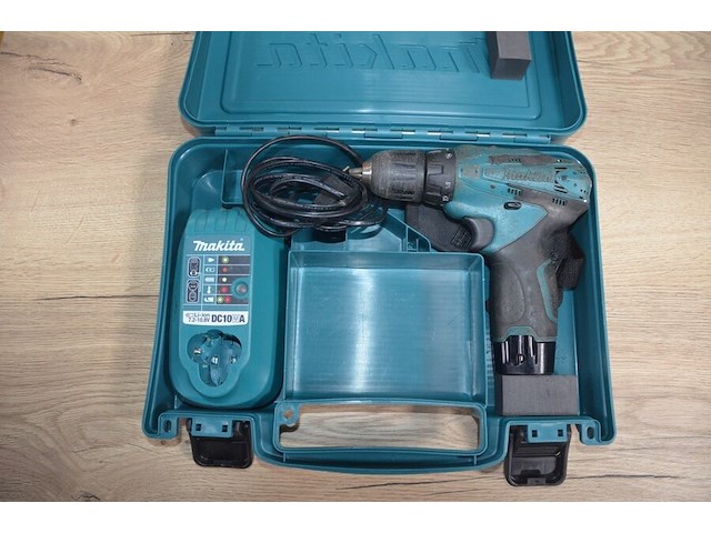 Accu schroefmachine makita met lader en accu in koffer (b403) - afbeelding 3 van  5