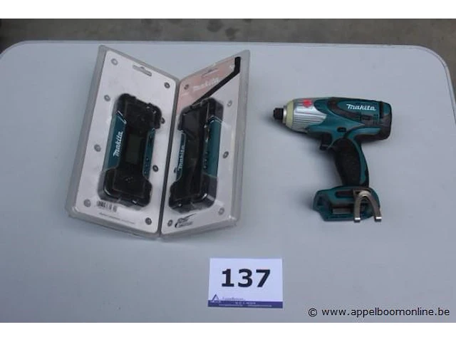 Accu schroefmachine plus 2 draagbare radio's makita - afbeelding 1 van  3