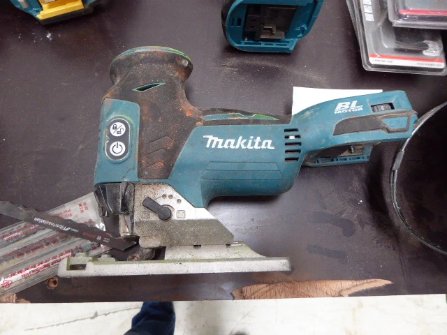 Accu verstekzaag makita - afbeelding 2 van  3