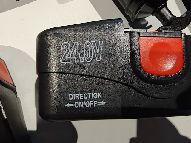 Accu vetspuit 24 volt - afbeelding 3 van  15