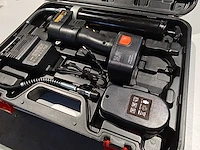 Accu vetspuit 24 volt - afbeelding 7 van  15