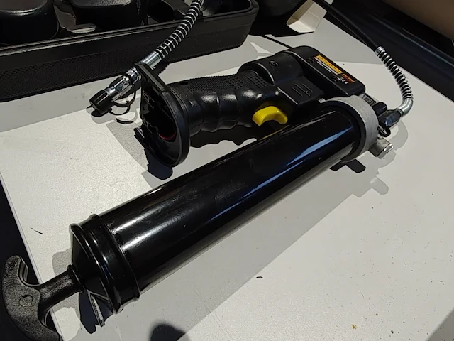 Accu vetspuit 24 volt - afbeelding 12 van  15