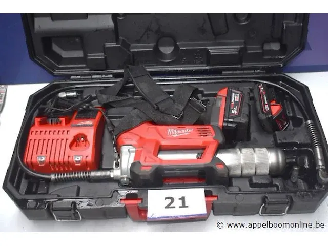Accu vetspuit milwaukee m18 met lader en 2 batterijen, in koffer - afbeelding 1 van  2