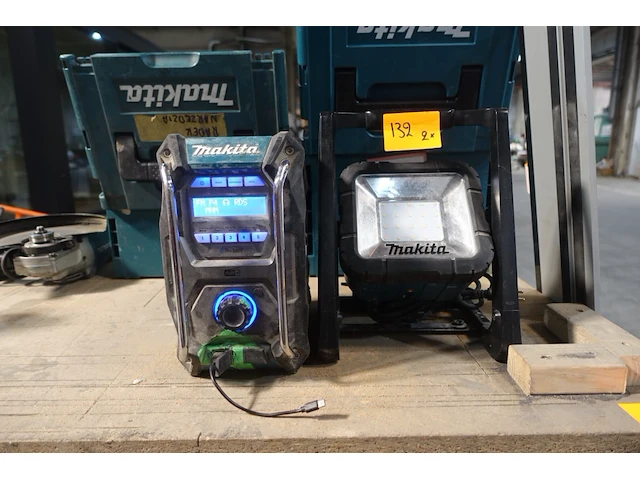 Accu werflicht & accu radio makita - afbeelding 1 van  3