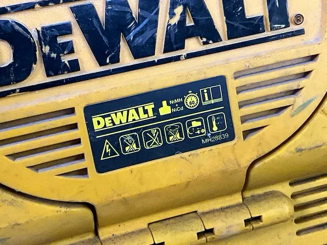 Accu werfradio dewalt dc011 - afbeelding 3 van  3
