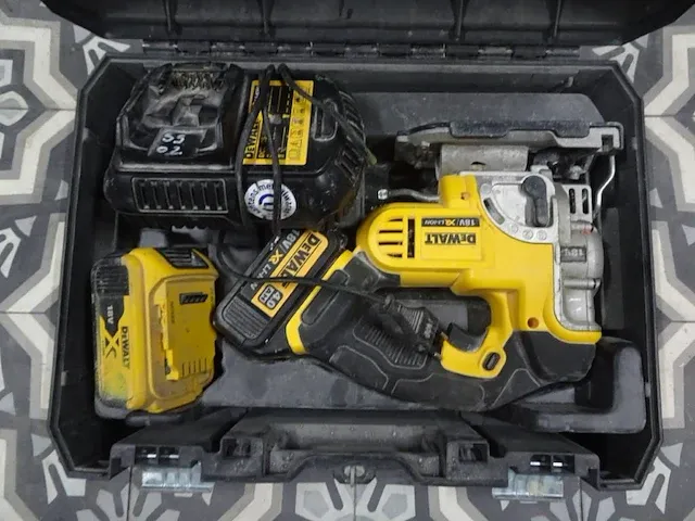 Accu wipzaag dewalt - afbeelding 1 van  4